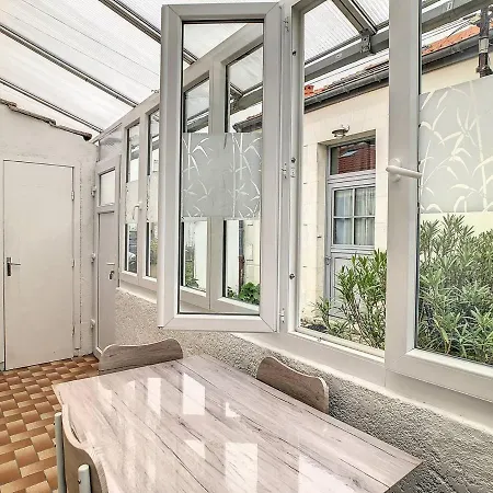 Отель Maison 4 Pers. : Calme, Renovee, Proche Centre Et Marche, Avec Veranda Et Cour - Fr-1-710-15