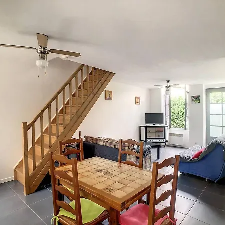 Maison 4 Pers. : Calme, Renovee, Proche Centre Et Marche, Avec Veranda Et Cour - Fr-1-710-15 Отель Ла-Рошель