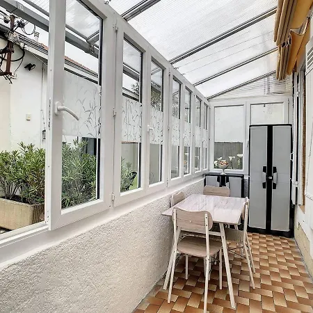 Maison 4 Pers. : Calme, Renovee, Proche Centre Et Marche, Avec Veranda Et Cour - Fr-1-710-15 La Rochelle (Charente-Maritime)