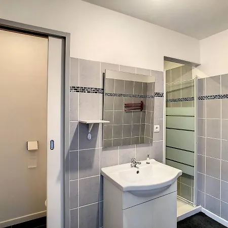 Maison 4 Pers. : Calme, Renovee, Proche Centre Et Marche, Avec Veranda Et Cour - Fr-1-710-15 Отель 2*